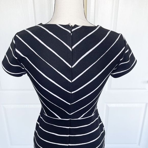 Banana Republic 00P Petite Black White Contrast Diagonal Striped Round Neck Knee - Picture 8 of 10